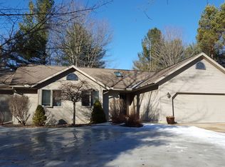 1943 N Pinesboro Dr, Sanford, MI 48657