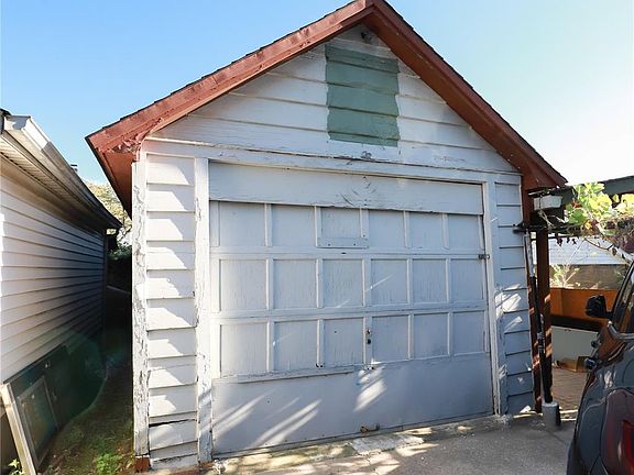 3rd image of 137-58 Kalmia Avenue