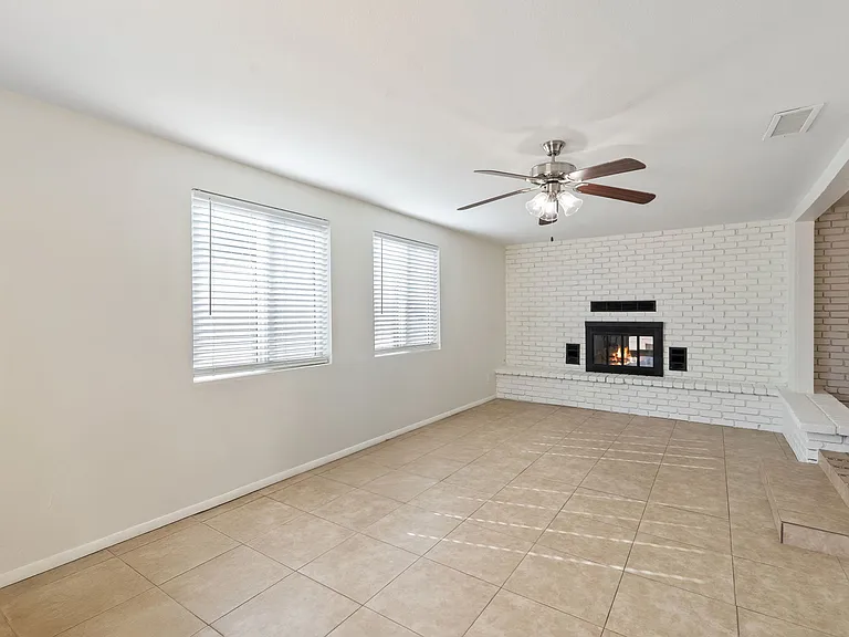 901 E Hearn Rd — Photo 13