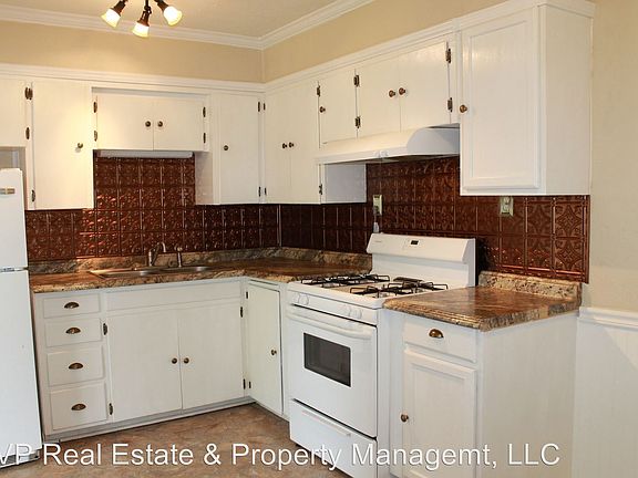 5th image of 305 E Harmon Dr