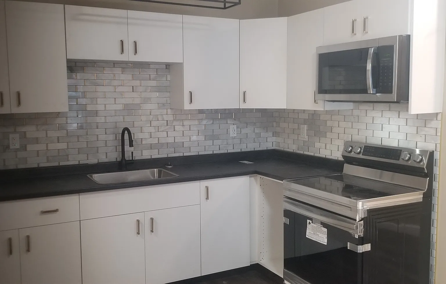 2 bed, 850 sqft, $1,650 — Photo 1