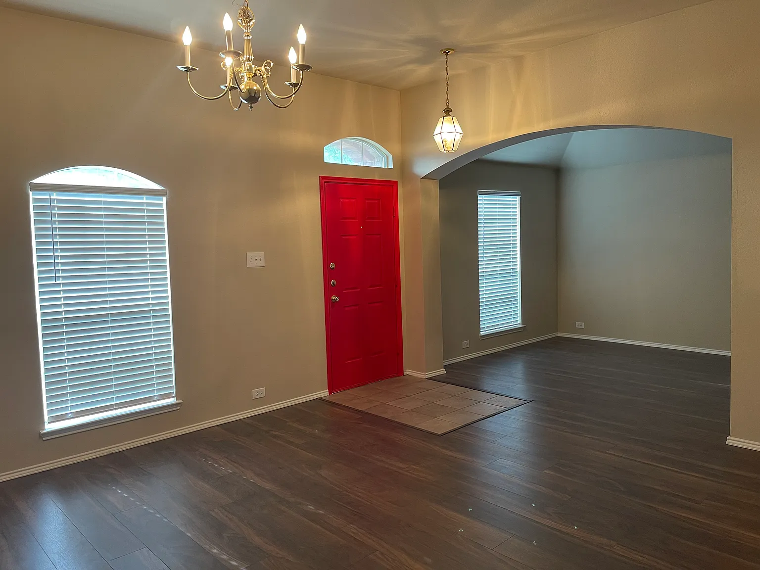 3 bed, 2030 sqft, $2,295 — Photo 2