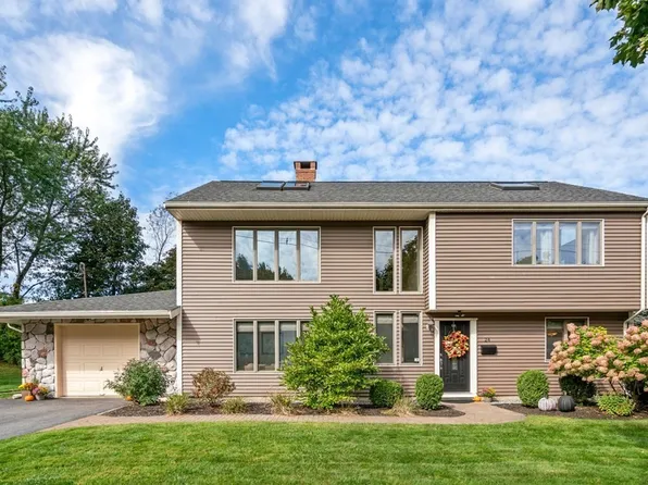 24 Upham St, Peabody, MA 01960