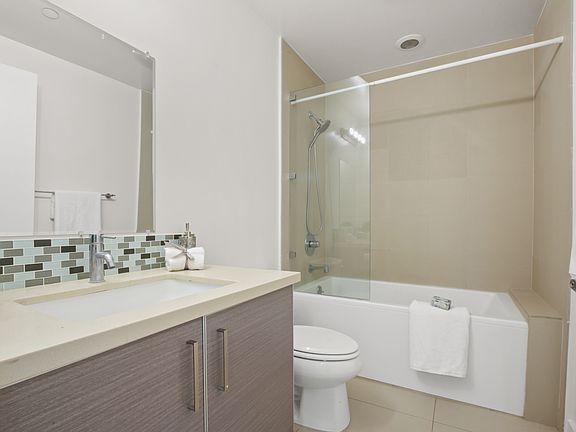 5th image of 966 S Saint Andrews Pl