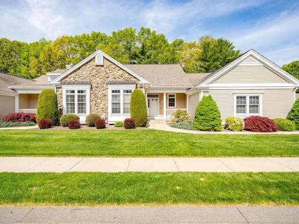 97 High Pine Cir #97, Wilbraham, MA 01095