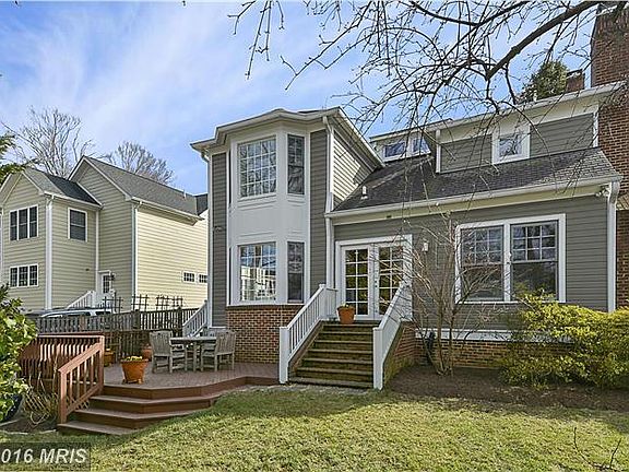 2nd image of 3909 Woodbine St