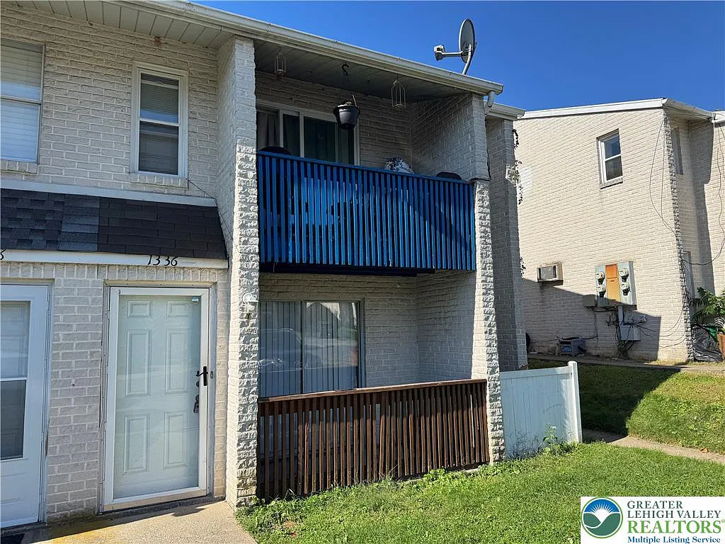 2 bed, 1.0 bath, 1000 sqft, $1,430 — Photo 1