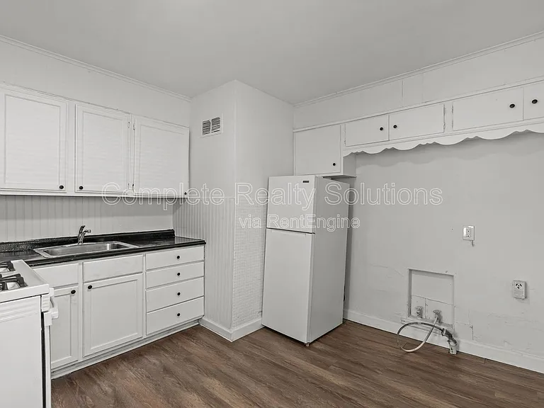 9823 Winkler Dr — Photo 12