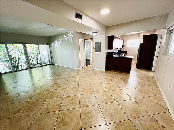 4th image of 946 Bay Dr APT 2