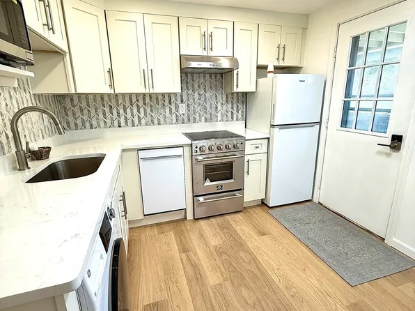 1169 Nantasket Ave APT 2, Hull, MA 02045