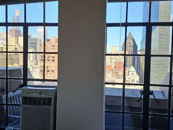 320 East 42nd Street image 16 of 23