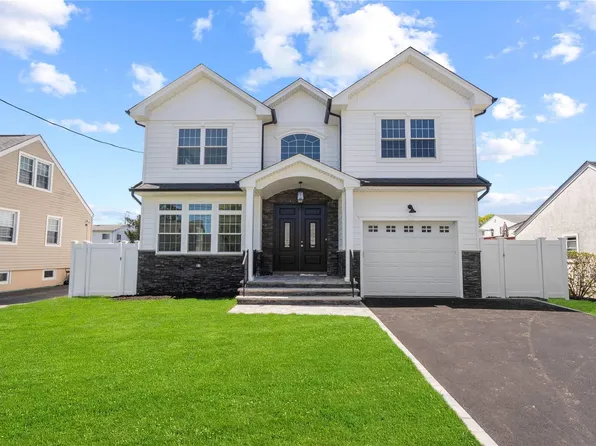 15 Metropolitan Avenue, Bellmore, NY 11710