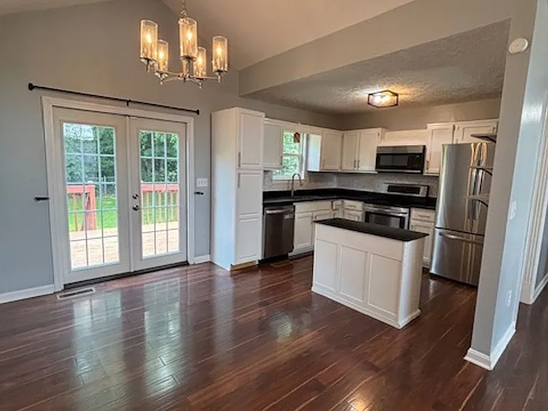 210 Scarlet Ave — Photo 3