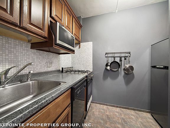 2nd image of 160 7th Ave #602