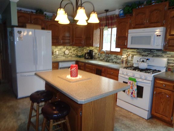 4th image of 37 Hemlock St