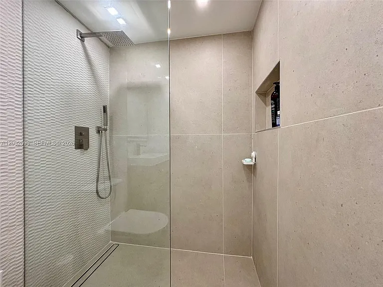 2829 Indian Creek Dr #604 — Photo 16