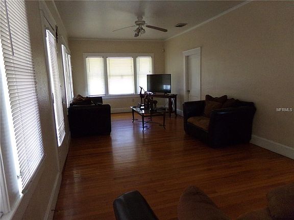 5th image of 2209 Avenue D NW
