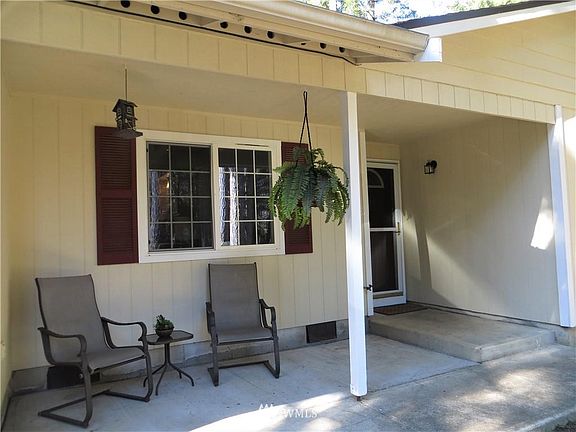 3rd image of 361 E Pickering Dr