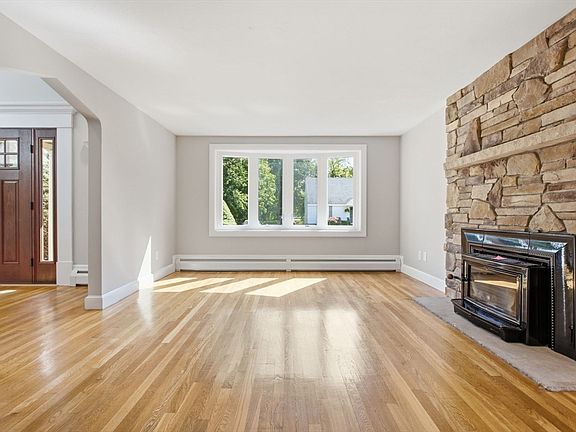 5th image of 14 Pleasant St