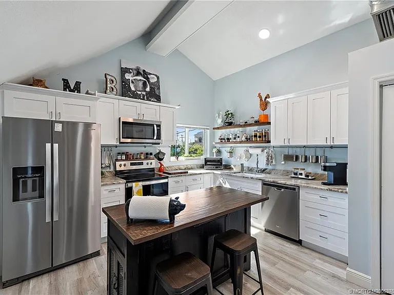 310 SE Denver Ave #2 — Photo 30