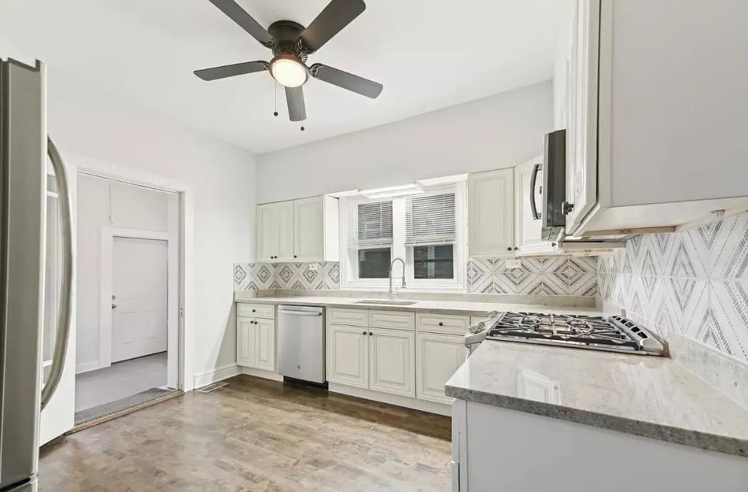 8423 S Colfax Ave — Photo 3