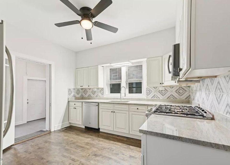 8423 S Colfax Ave, Chicago, IL 60617 | Zillow