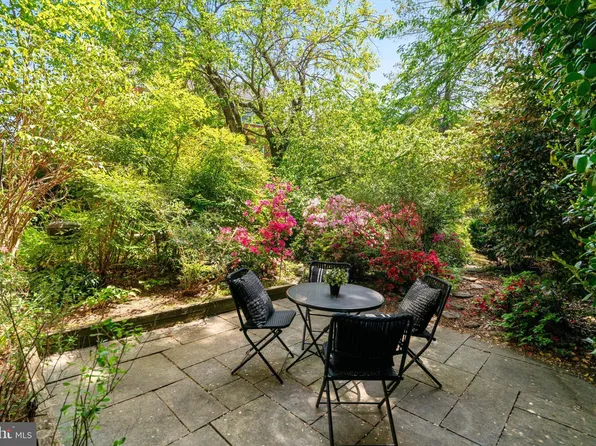 3736 Gunston Rd, Alexandria, VA 22302