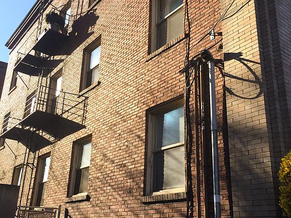 2nd image of 1615 15th Ave #40