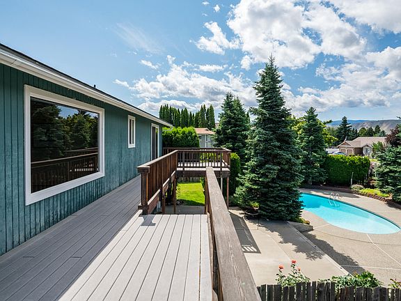 5th image of 802 Manzanal St NE