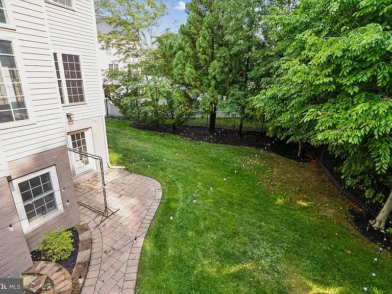 743 Seneca Dr — Photo 35