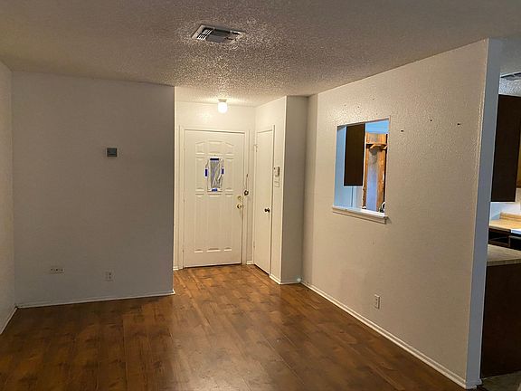 3rd image of 1035 Cloverbrook St