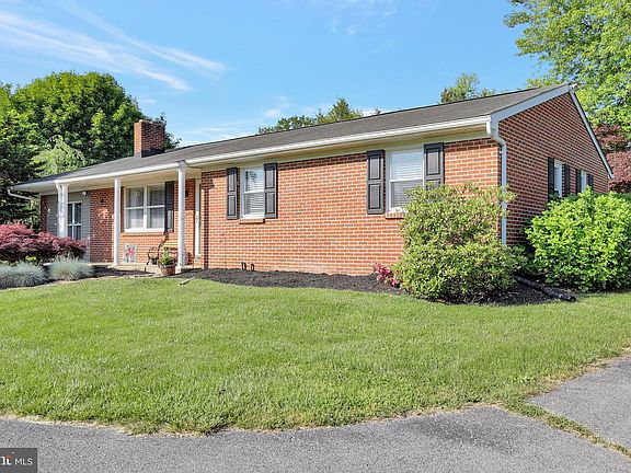3rd image of 113 Greenwood Dr