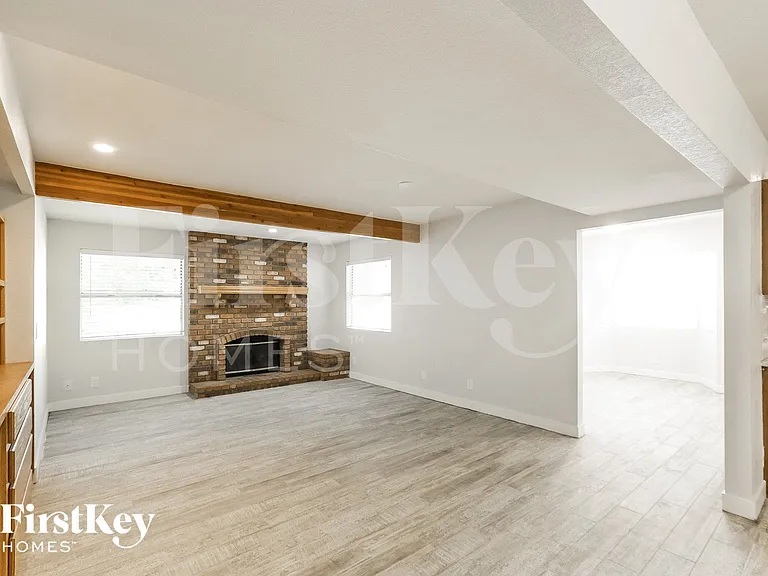 19634 N 13th St — Photo 5