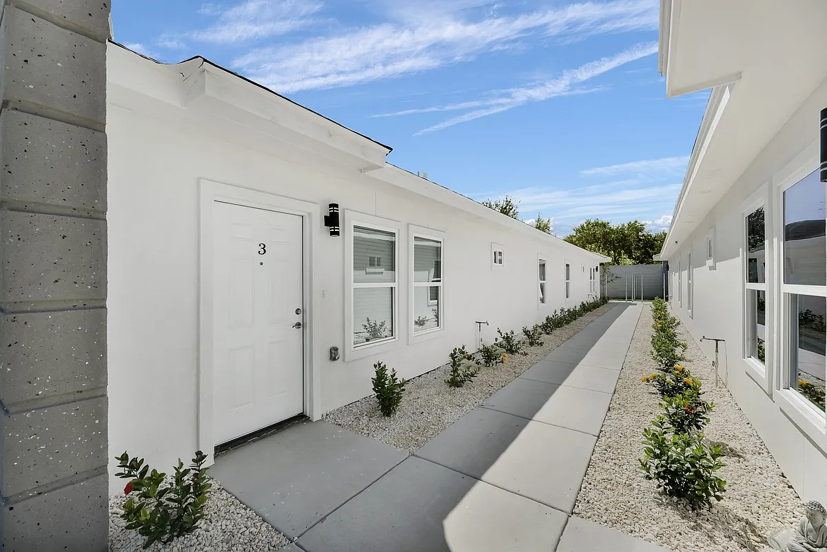 Building Photo - 4725 Magnolia Ave #2
