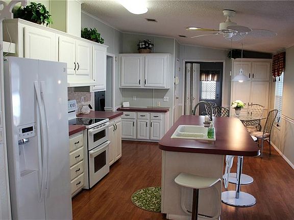 4th image of 240 Wildwood Ln