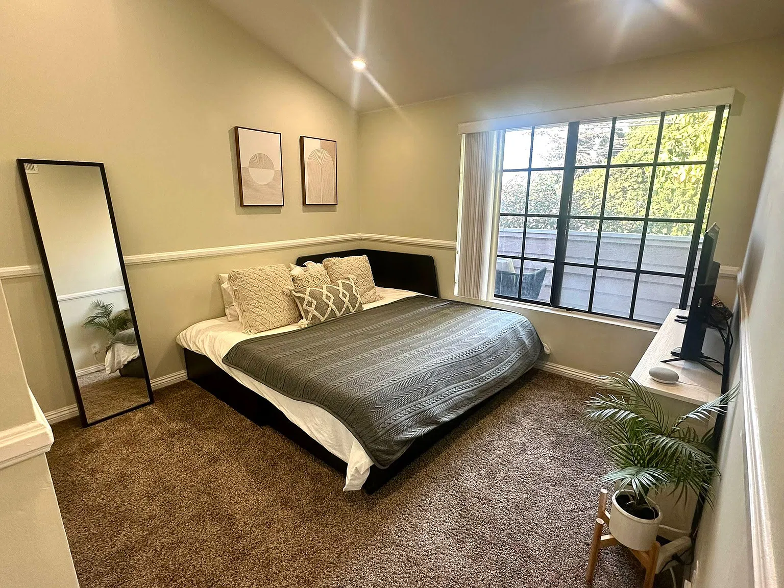 1 bed, 1.5 bath, 1100 sqft, $2,650 — Photo 2