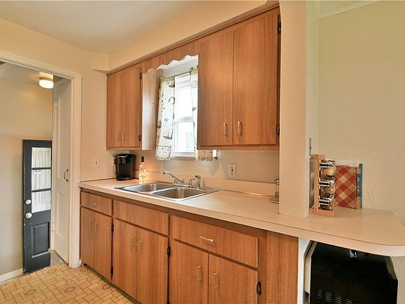 3rd image of 5407 Westlake Ave