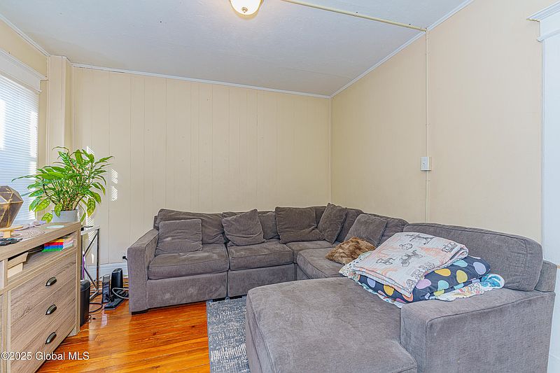 5th image of 33 Lincoln Avenue