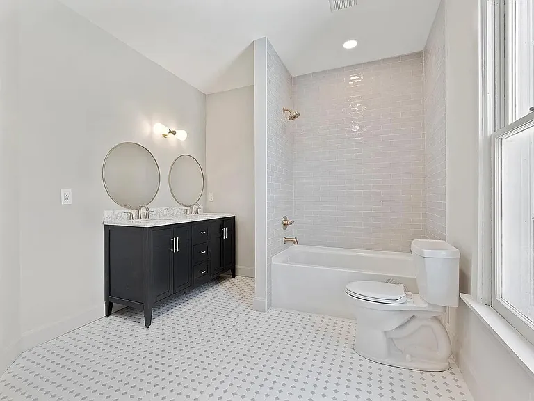1118 Rockhill St — Photo 23