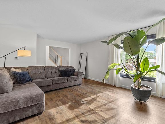 5th image of 518 Redbud Ln