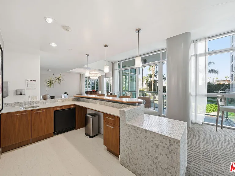 13650 Marina Pointe Dr #1603 — Photo 65