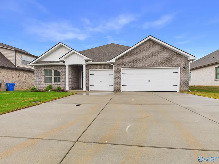 18072 Longleaf Dr — Photo 1