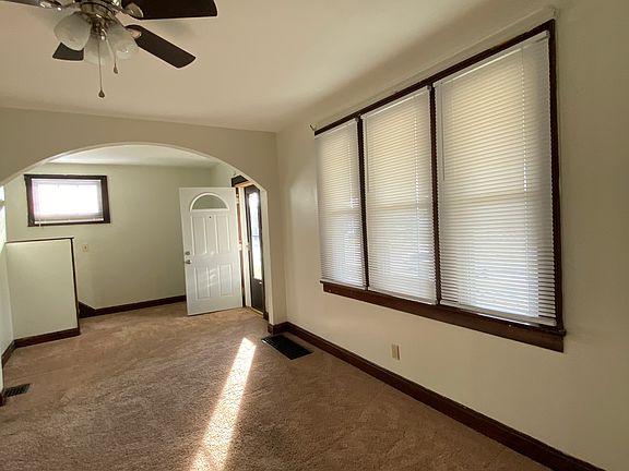 3rd image of 2774 Fairwood Ave