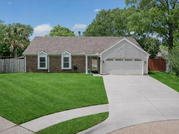 417 Creekmeadow Ln, Lewisville, TX 75067