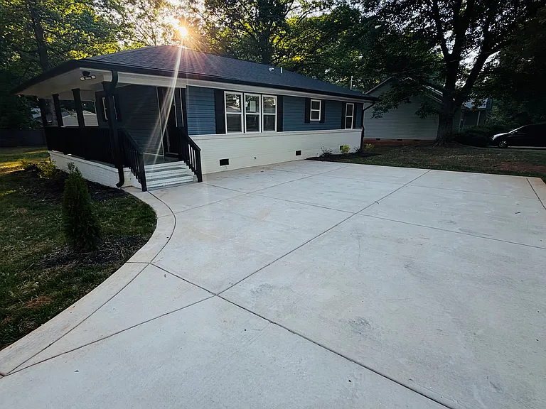 3603 Flint St — Photo 2