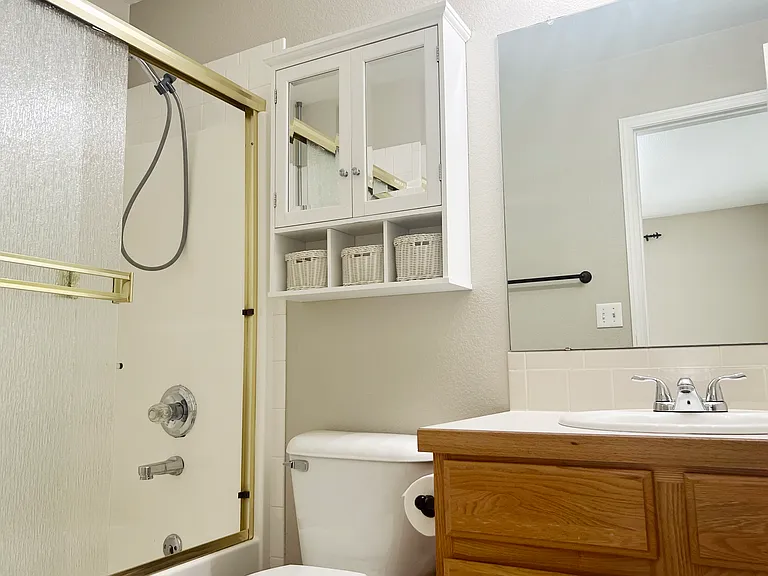 990 Emerald Dr — Photo 11