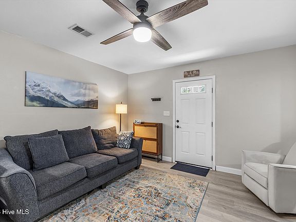 3rd image of 3004 Jasmine Place