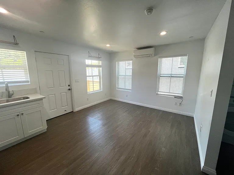 548 Higuera St #B — Photo 7