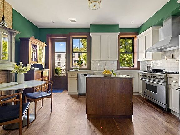 3rd image of 519 Bainbridge St