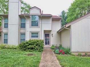 16 Colony West Dr, Champaign, IL